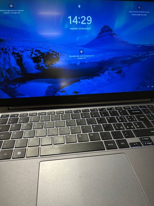Samsung Galaxy Book 4 512GB 16 RAM Intel Core 5 Windows 11 Gray