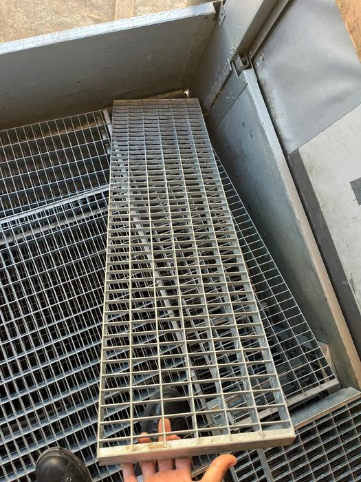 Trepte zincate galvanizate