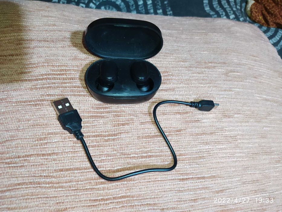 Продаю безпроводные наушники