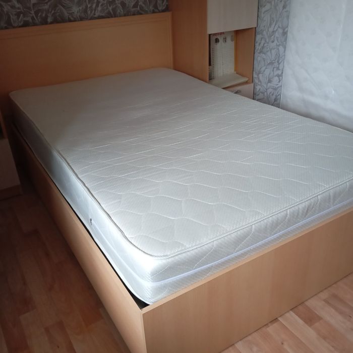 Кровать с матрасом