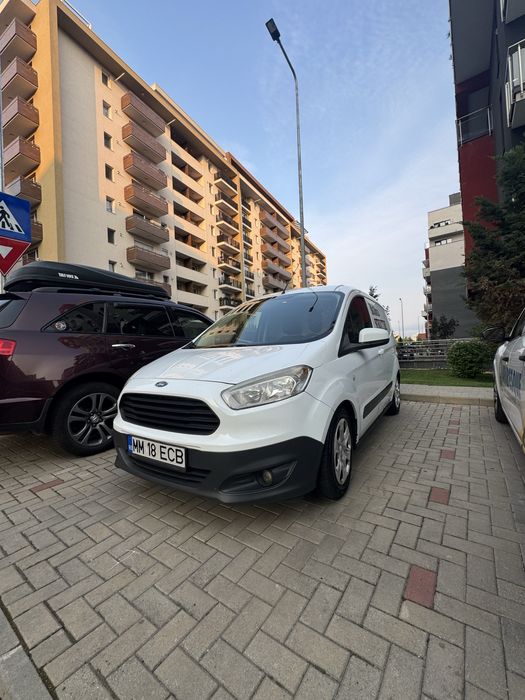 Ford Transit Courier an 2015 Extrem de Practic  include TVA
