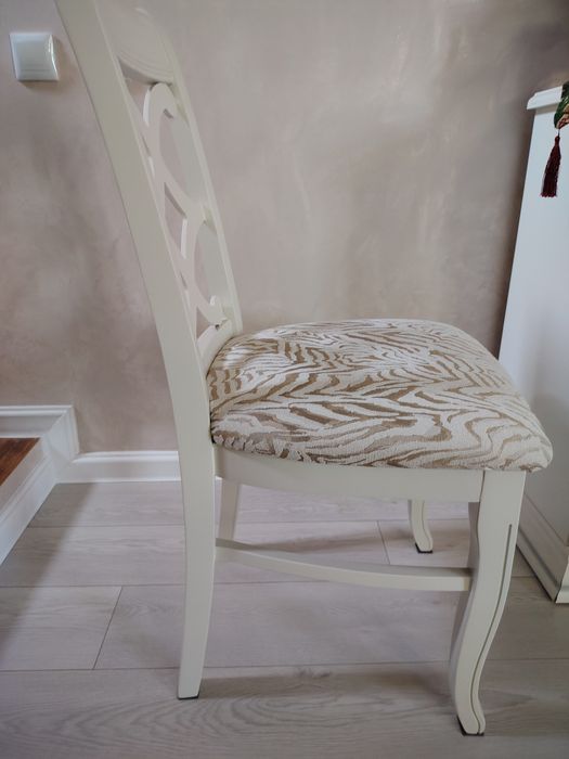 Vând 6 scaune de bucătărie noi