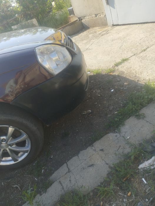 Продам бампер передний на Приору