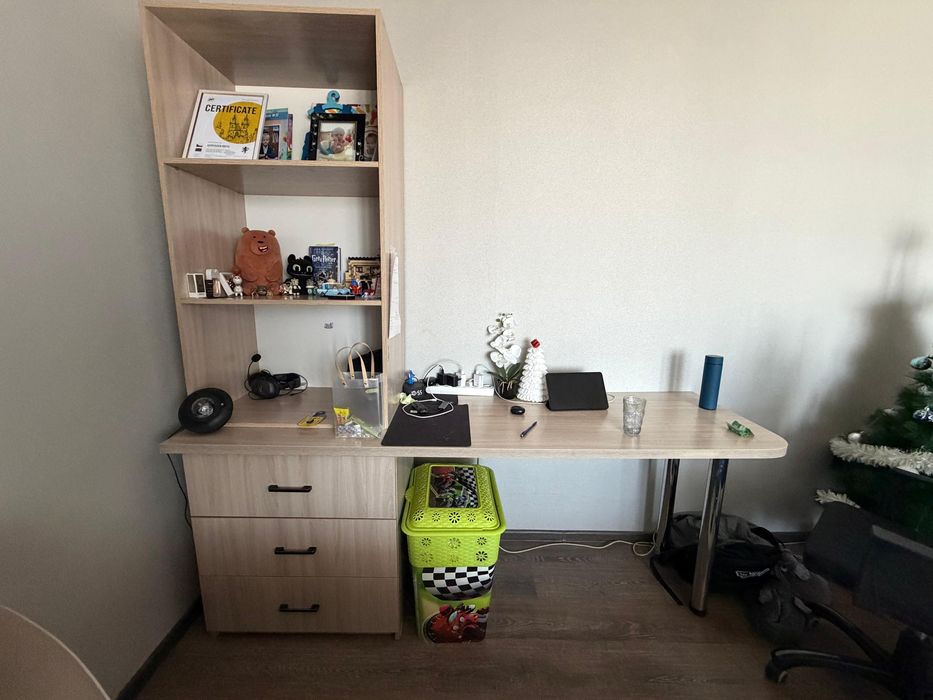 Стол рабочий для офиса или школьника