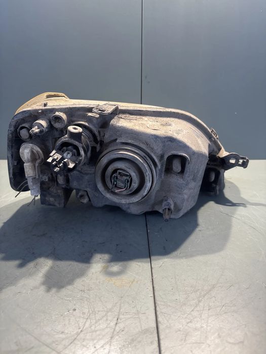 Far stanga Dacia Logan 2006 1.4 MT (75 hp)