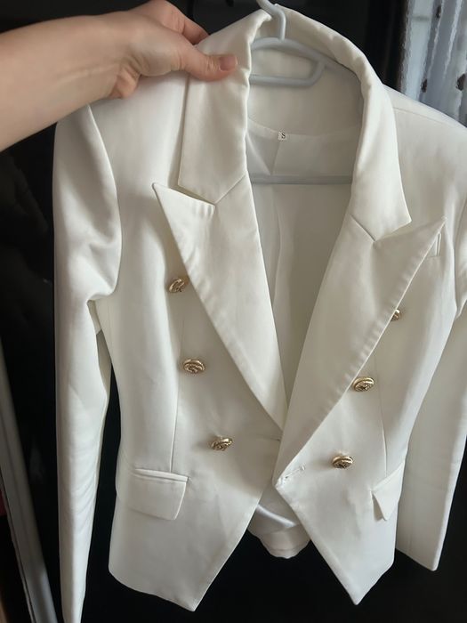 Бяло официално сако