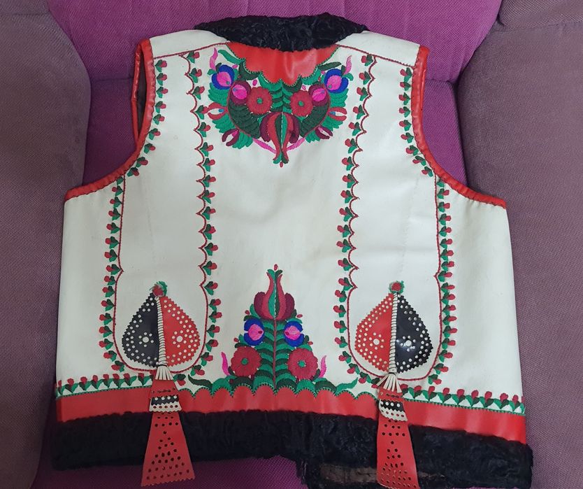 Vând cojoc laibar labreu costum popular autentic de Bihor stare f buna