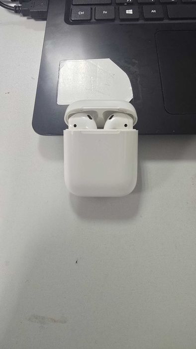 AirPods 1 лот: 880211