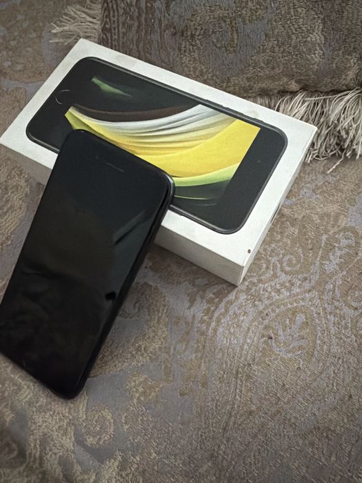 Продам Iphone SE 2020