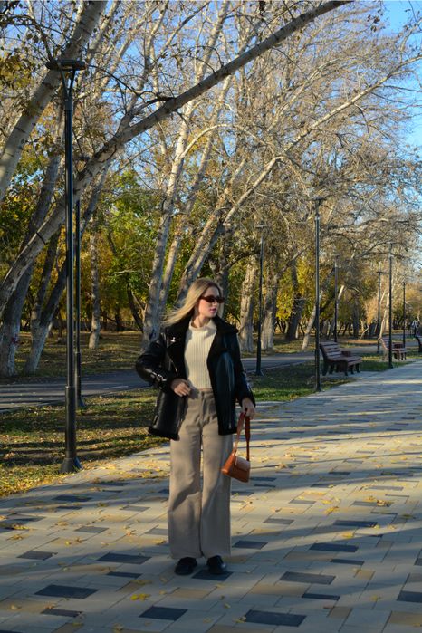 Продам две пары джинс