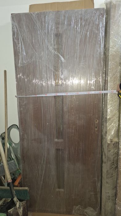 Vand cinci usi de apartament