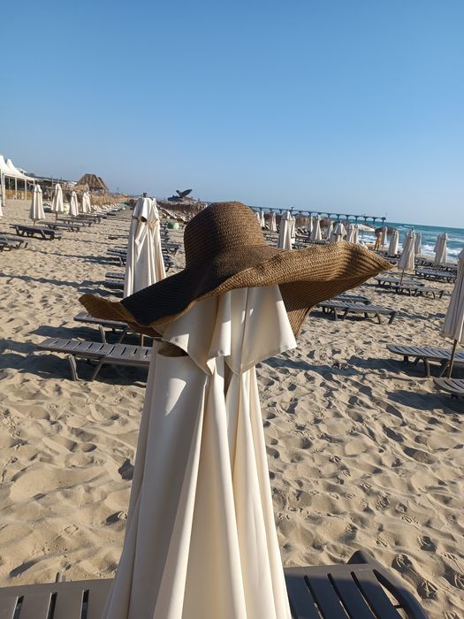 Лятна голяма шапка с периферия.