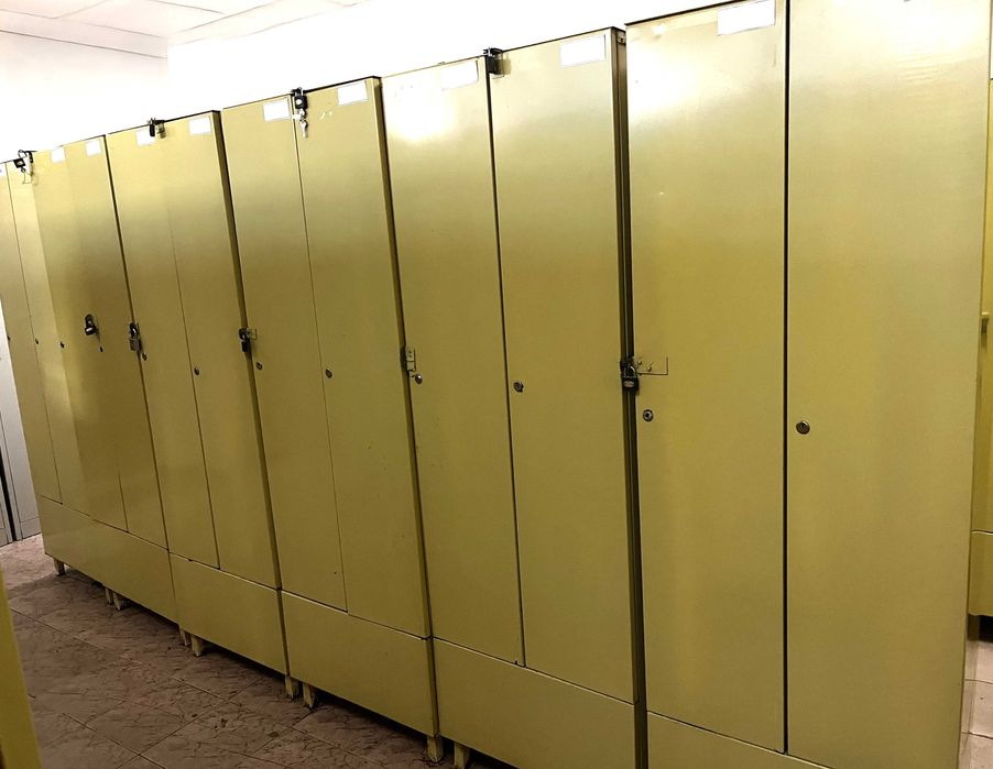 Метални гардероби / шкафчета за работни дрехи