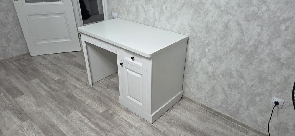 Продам стол б/у.