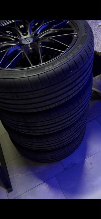 Продам 19 диски с резиной