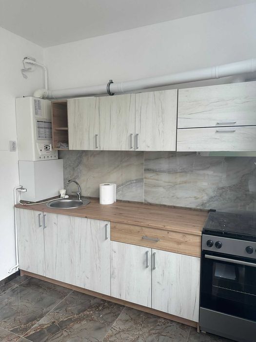 Apartament de Închiriat 2 camere decomandat, bucatarie 18mp, Craiovița Nouă