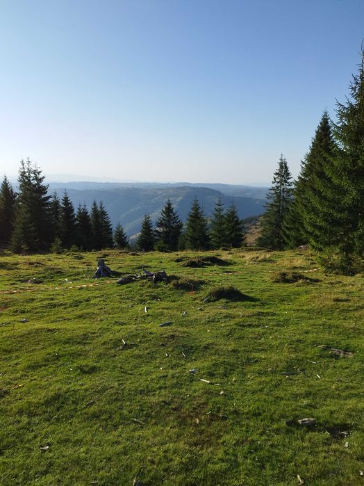 Teren intravilan 750 mp, zonă montană, cu utilități – ideal casă de vacanță