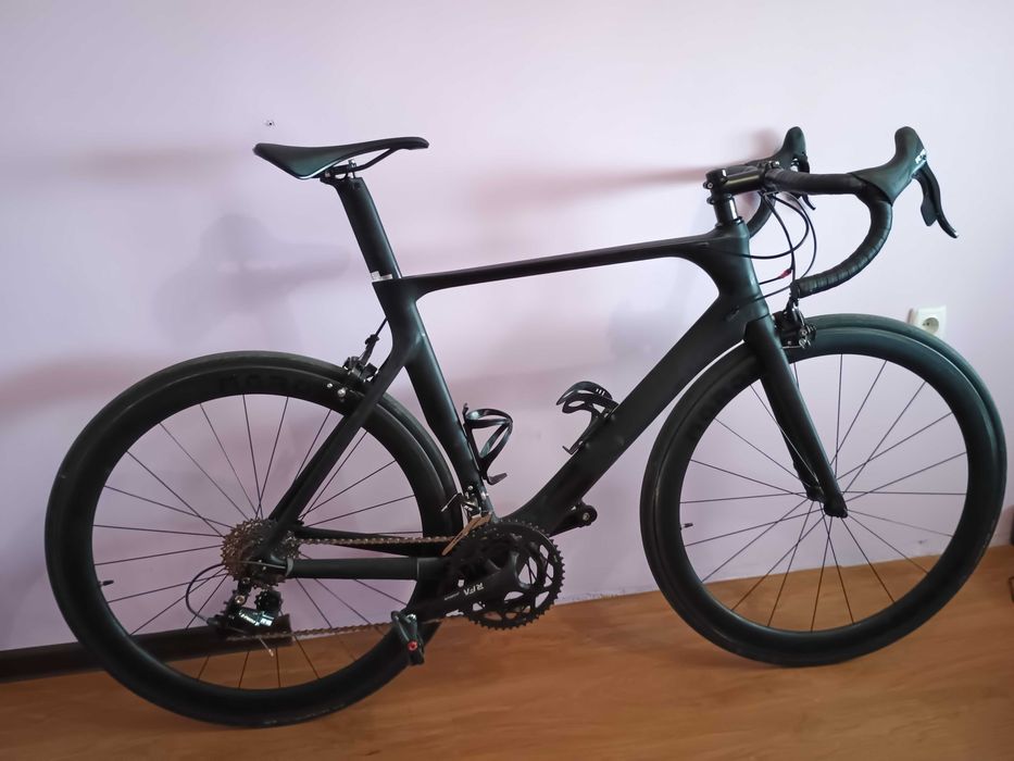 Карбонов шосеен велосипед