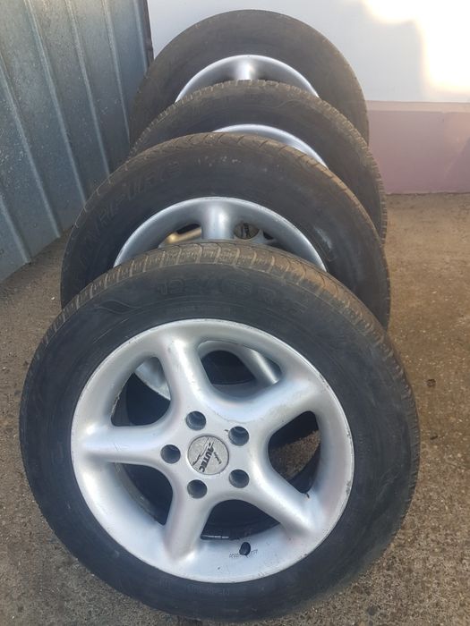 Vand cauciucuri stare foarte bună