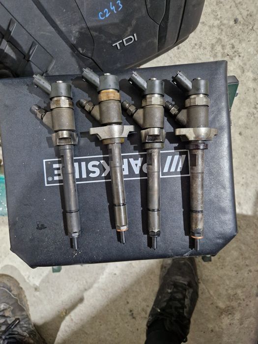 Vând injectoare 1.6 hdi