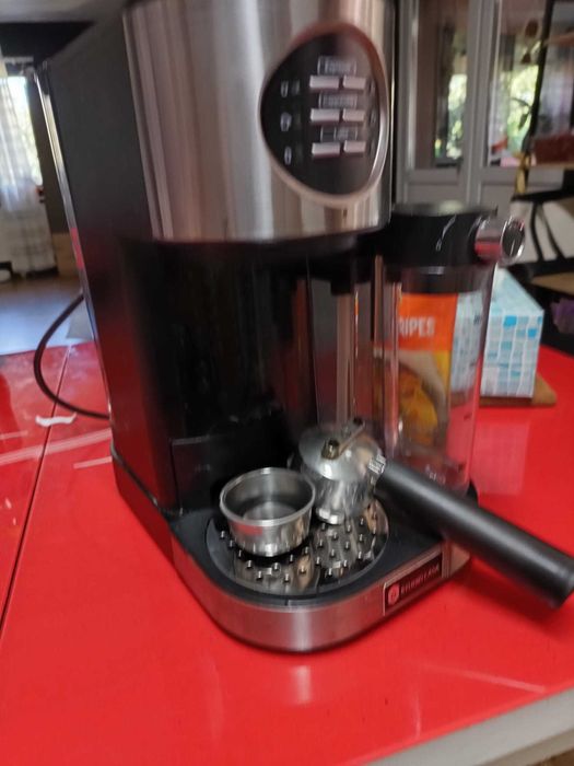 Expresor studio cu cuva de lapte