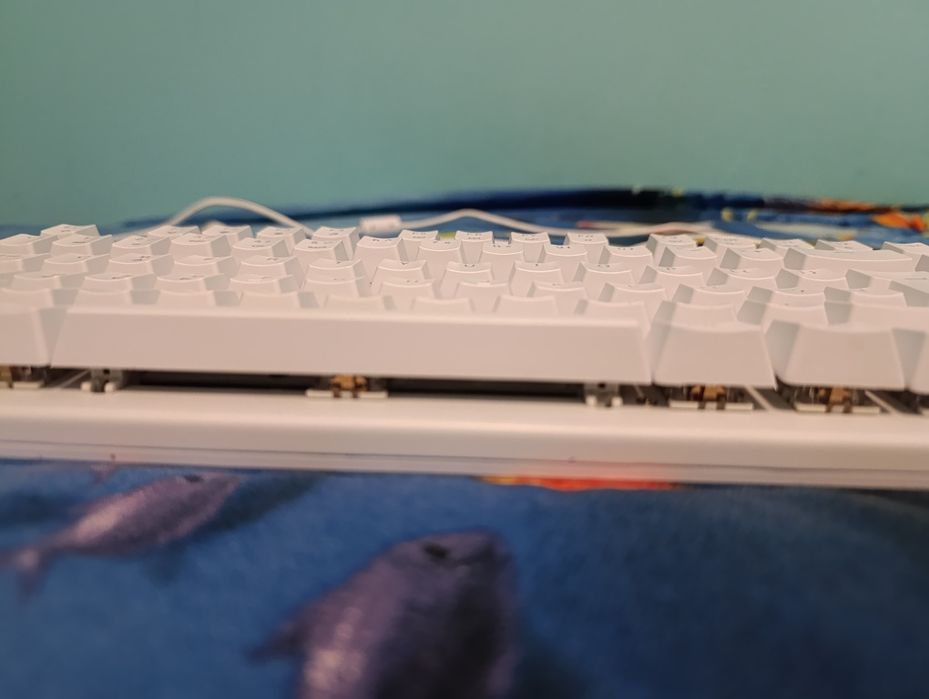 Клавиатура Genesis white Thor 303 100%-ва