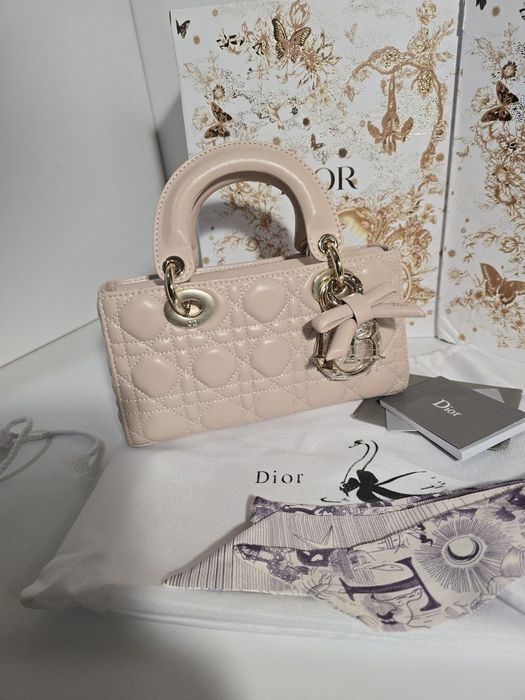 Налична чанта Dior D-Joy Powder Pink