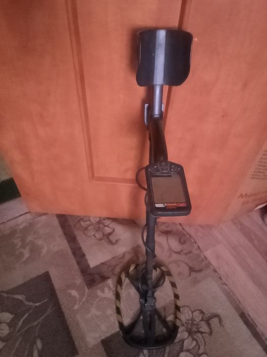 Продам металлоискатель