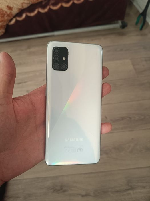 Продам отличный телефон Samsung galaxy a51 64gb 2 sim