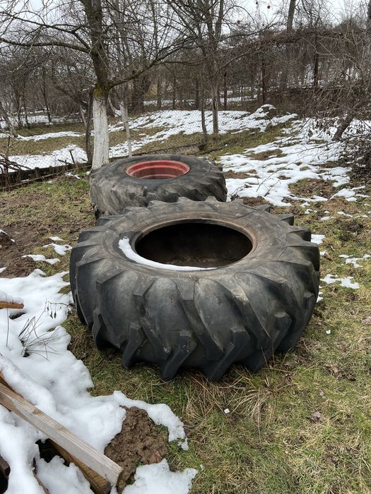 Vând cauciucuri 23.1/30 cu jante și fără jante