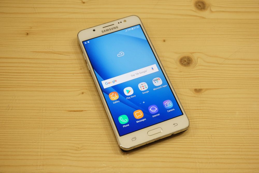Samsung Galaxy J5 2016 Dual-SIM