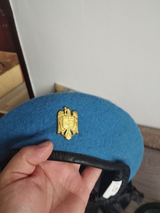 Berete militare noi