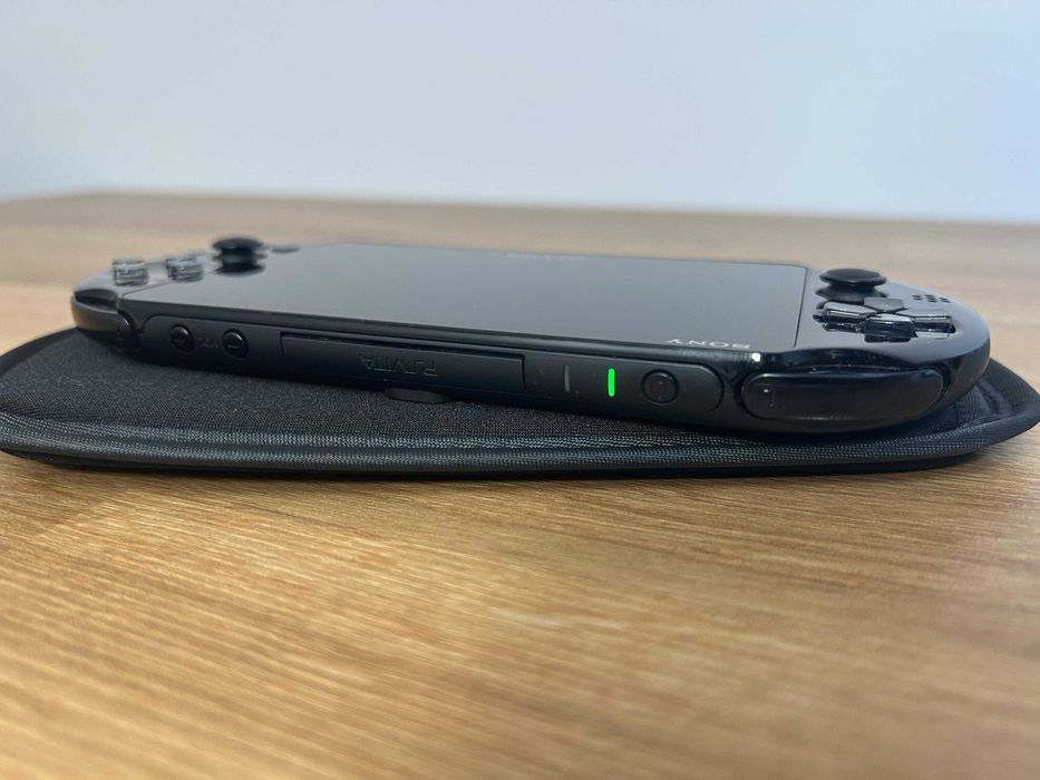 Consolă PS Vita Slim PCH-2000 modată — retro gaming | Japonia