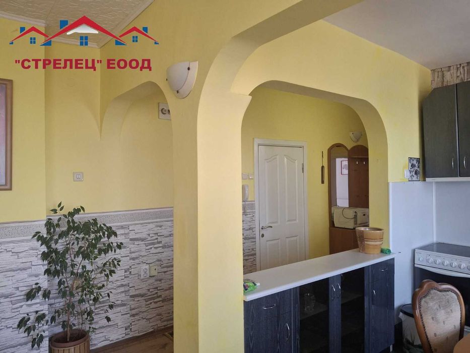 Дава се под наем Двустаен апартамент в Добрич, Център - 60 кв.м за 357 € - Снимка #2