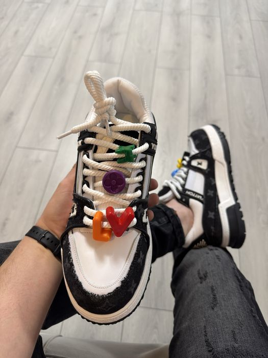 Adidasi Barbati LV Maxi Trainer Negru & Alb!