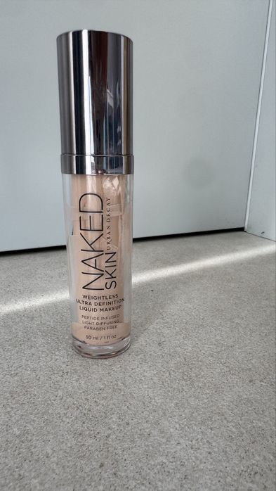 NAKED SKIN URBAN DECAY weightless ultra definition liquid makeup peptide infused light diffusing