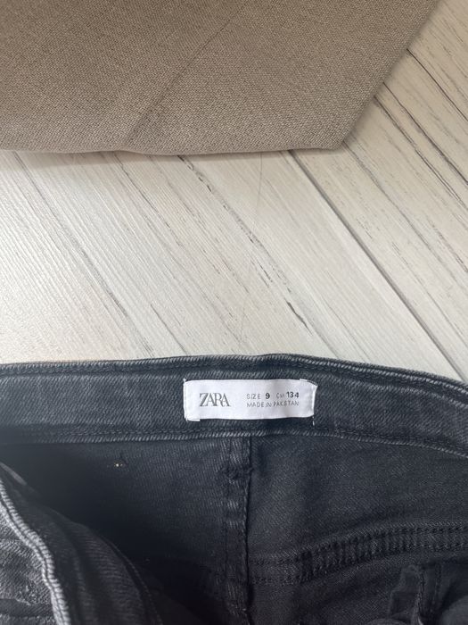 Джинсы на девочку 9-10 лет