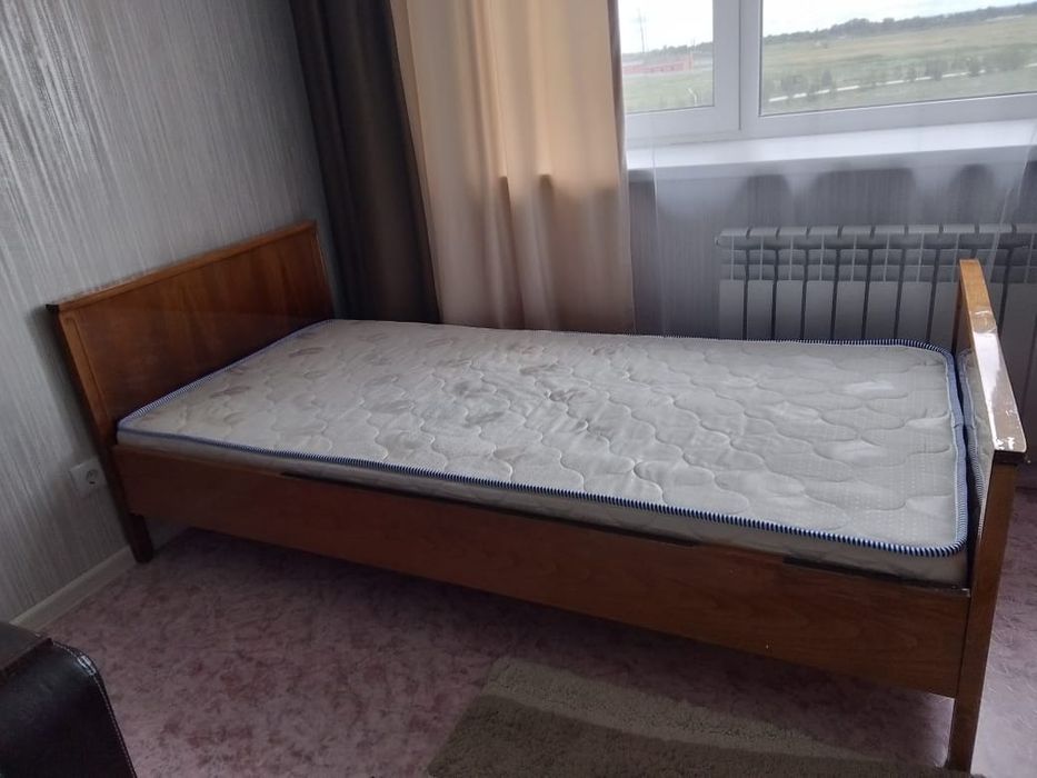 Кровать с матрасом