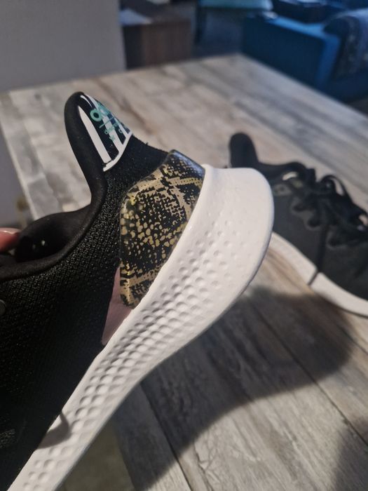 Маратонки Адидас  36.5