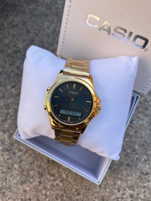 стильные часы Casio Quartz новый