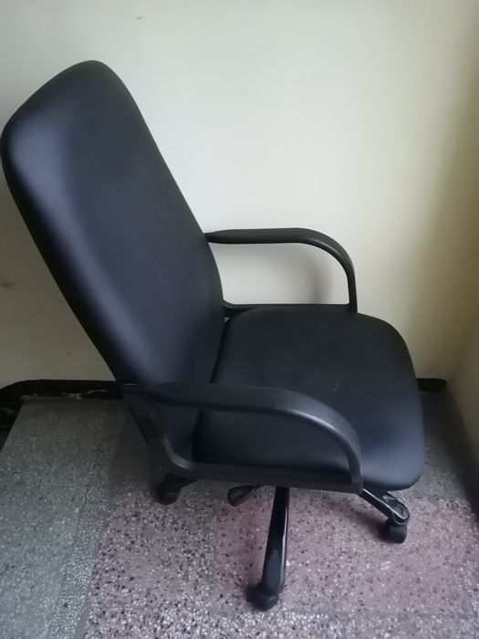 Офис столове и части за столове.