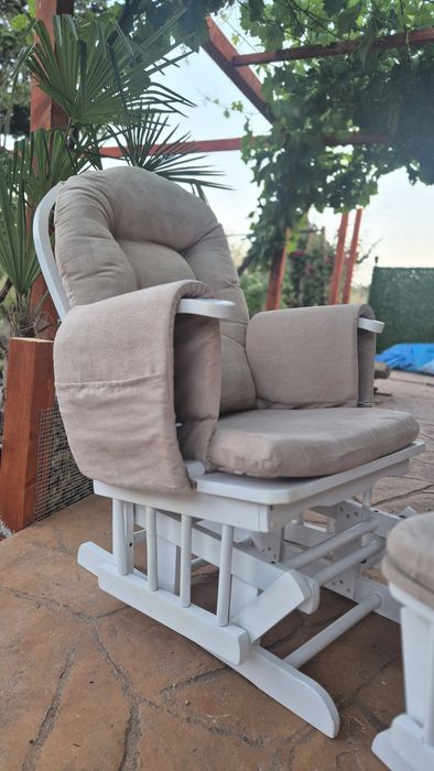 Стол за кърмене.