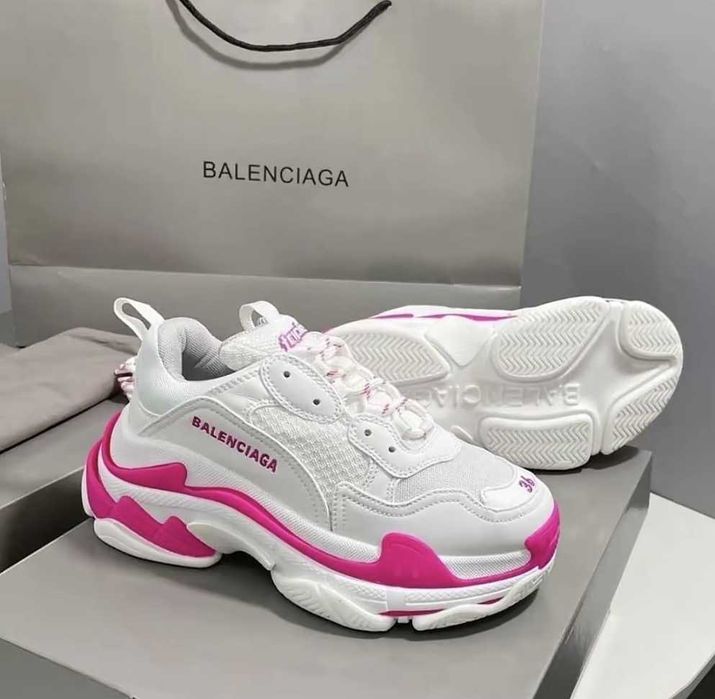 Vand Balenciaga Triple S Roz noi, cu cutie. Orice marime in stoc