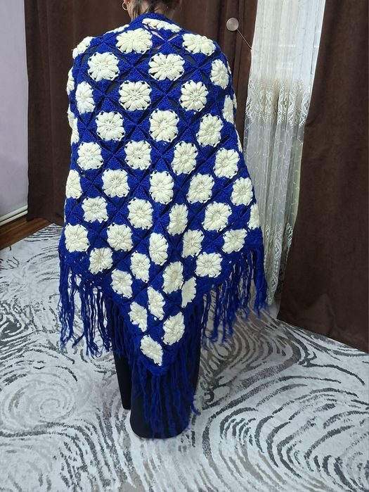 Продаётся большой шаль ручная работа