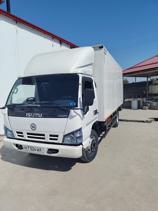 Грузовые автомобил Isuzu