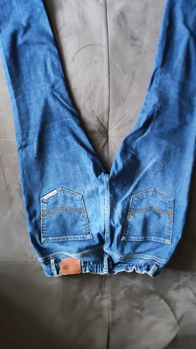 Дамски дънки и кожен панталон