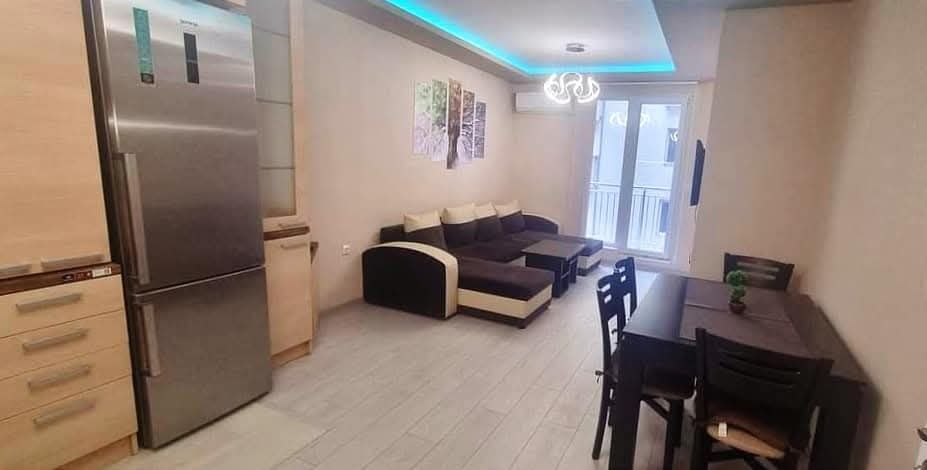 Дава се под наем Тристаен апартамент в Варна, Христо Ботев - 80 кв.м за 765 € - Снимка #1