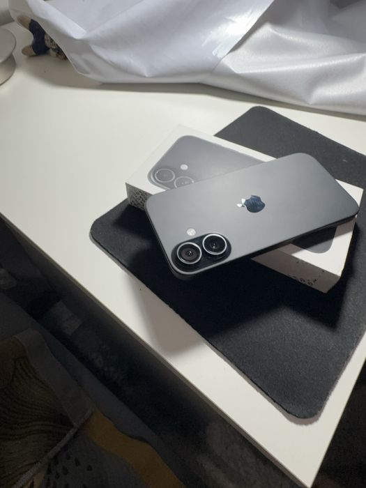 Продам iPhone 16 (базовый)