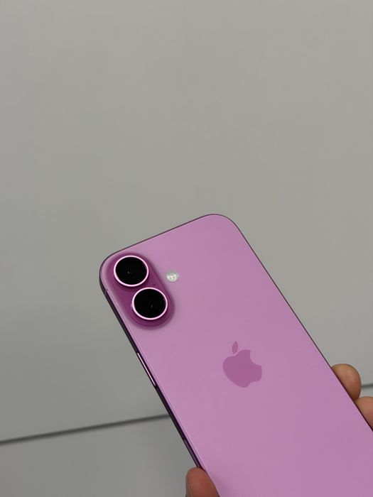 Продавам iPhone 16 32 цикъла