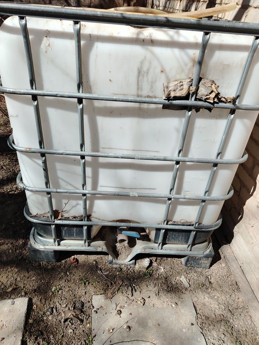 Продам ёмкость 1т